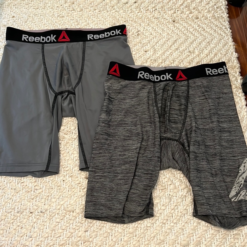 LIKE NEW REEBOK RUNNING SHORTS SET - SIZE SMALL